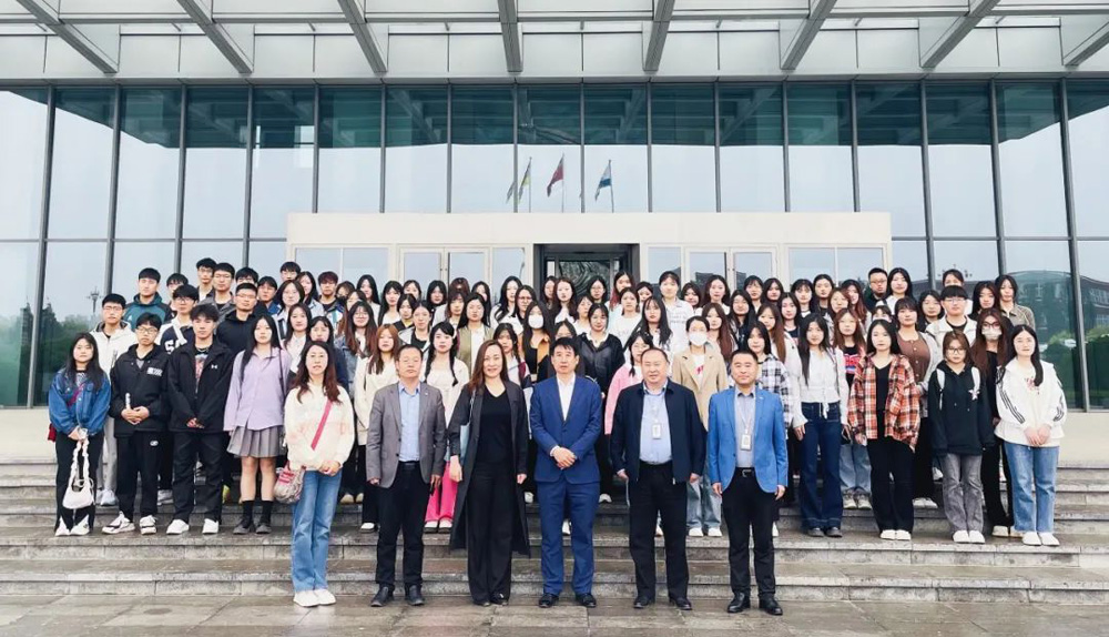 河北农业大学百余名师生走进绿建科技工业旅游景区开展研学